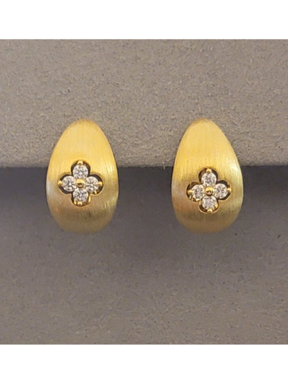 Timelesstar Clover Hoop Earrings Moissanite Gold Plated 925 NWT